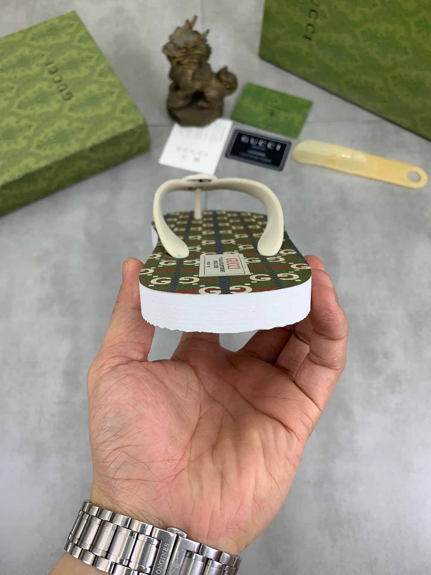Men's men's shoes 💰P220💰【New style】🆘【GUCCI】Official website's popular Gucci adult couple 🧑‍🤝‍🧑 style, children's flip-flops are on sale at the counter simultaneously! Original fabric imported from Italy. Original bottom provided by the original factory. Size: Adult 36-45. Children’s size: 30-37. Multiple colors available.